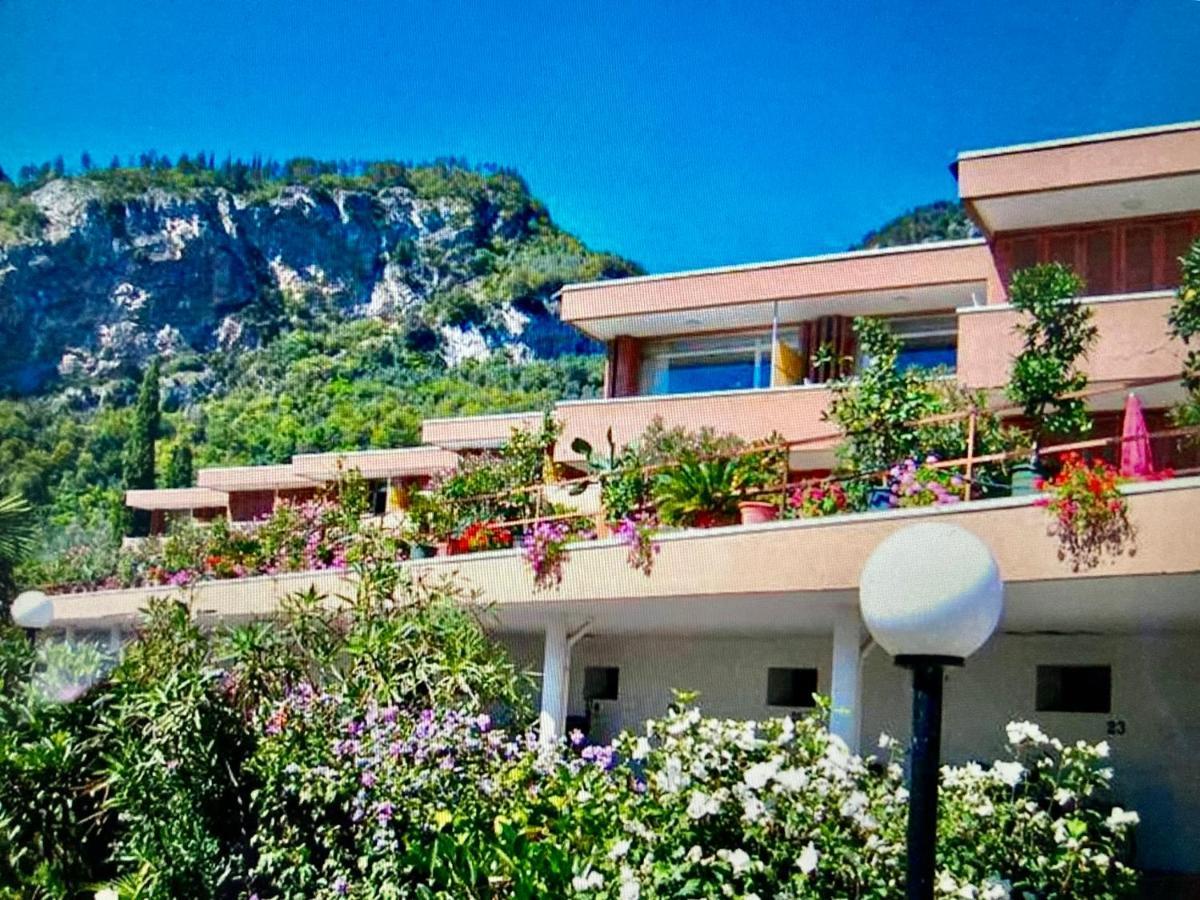 Appartamento Peppino Mit Seeblick Und Pool Riva del Garda Eksteriør bilde