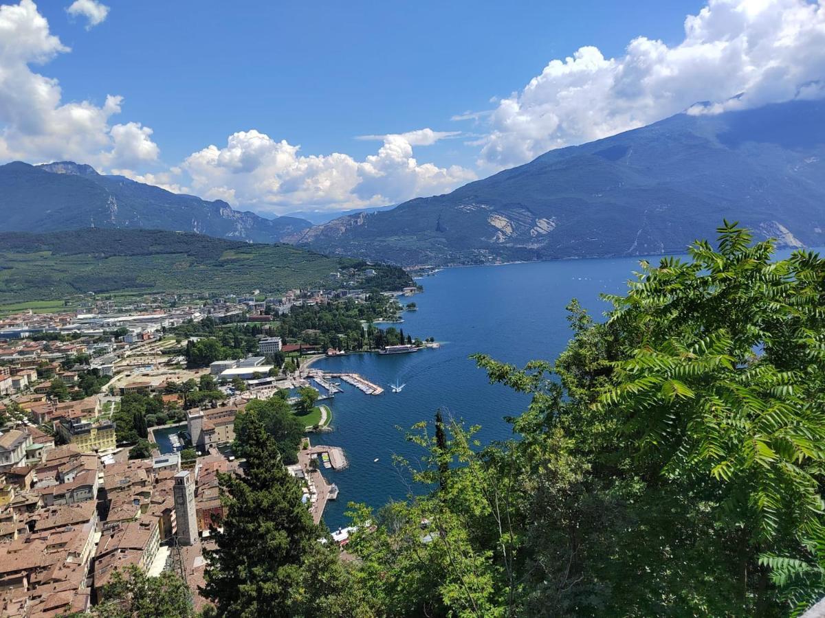 Appartamento Peppino Mit Seeblick Und Pool Riva del Garda Eksteriør bilde